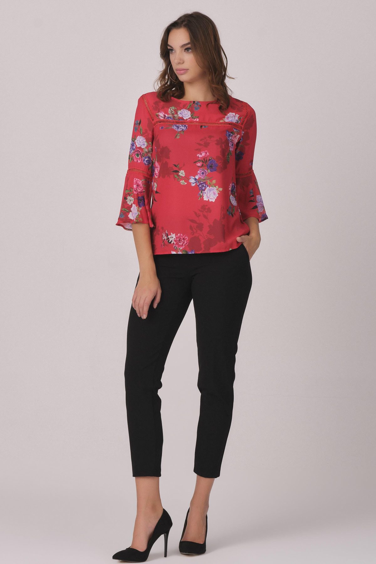 cicek desenli aksesuar detayli bluz 257 1 scaled