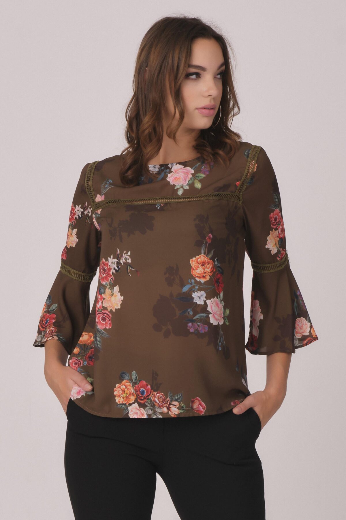cicek desenli aksesuar detayli bluz 260 scaled