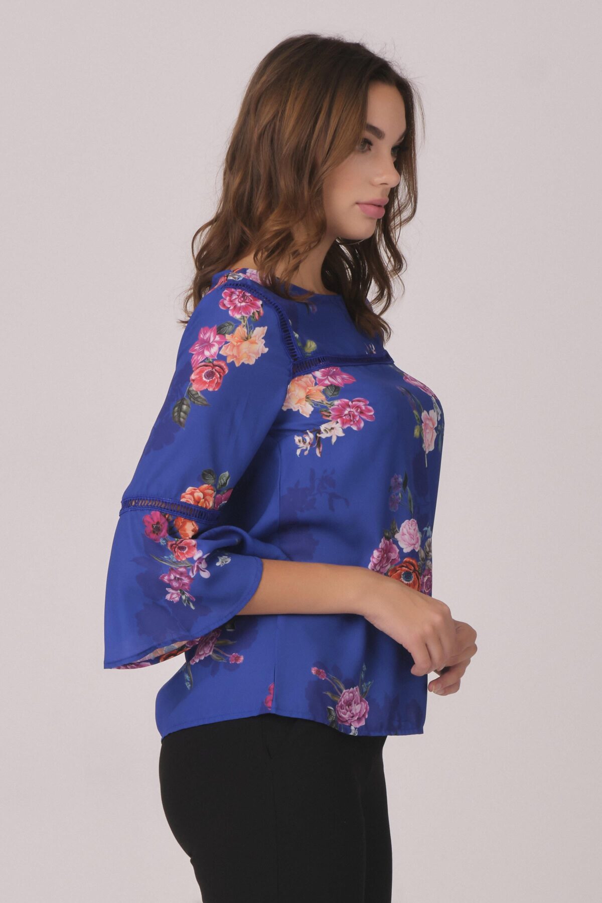 cicek desenli aksesuar detayli bluz 272 scaled